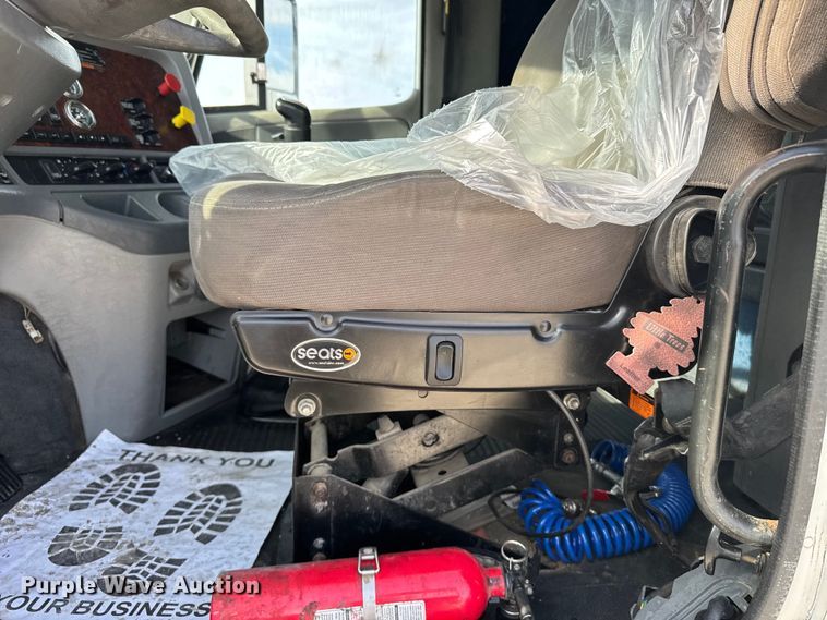 image for item EU6407 2005 Freightliner CST120 semi truck