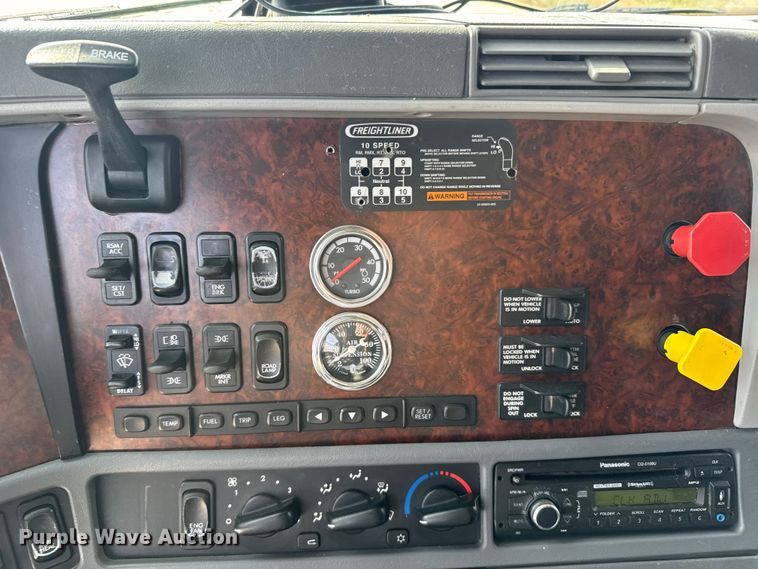 image for item EU6407 2005 Freightliner CST120 semi truck