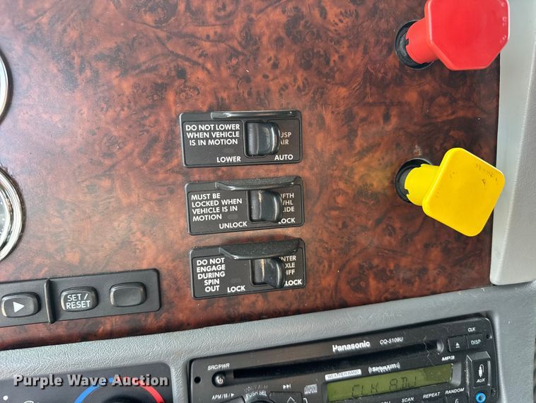 image for item EU6407 2005 Freightliner CST120 semi truck