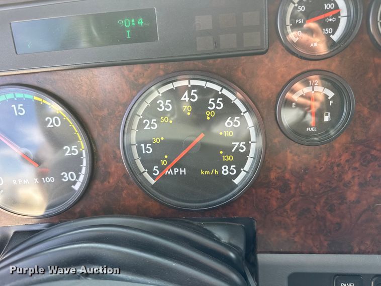 image for item EU6407 2005 Freightliner CST120 semi truck