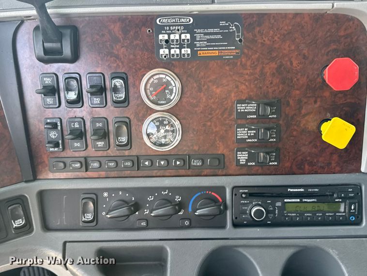 image for item EU6407 2005 Freightliner CST120 semi truck