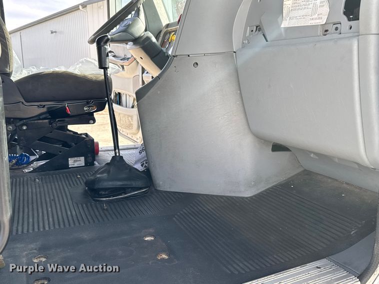 image for item EU6407 2005 Freightliner CST120 semi truck