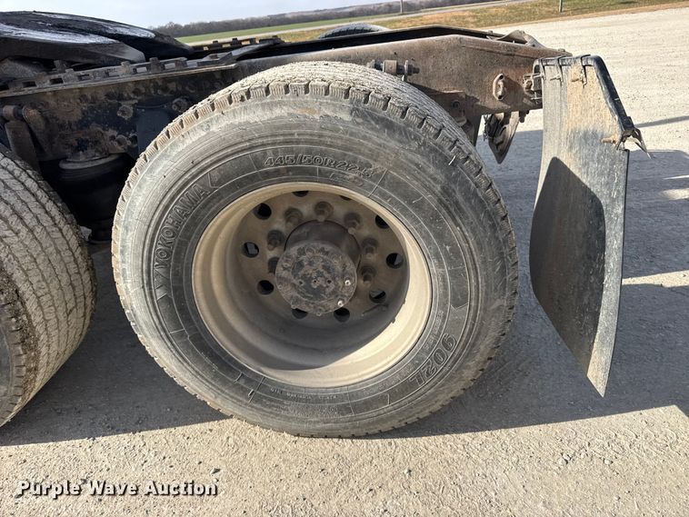 image for item EU6407 2005 Freightliner CST120 semi truck