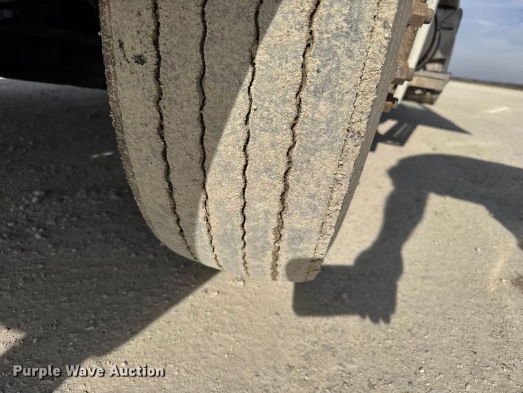 image for item EU6407 2005 Freightliner CST120 semi truck