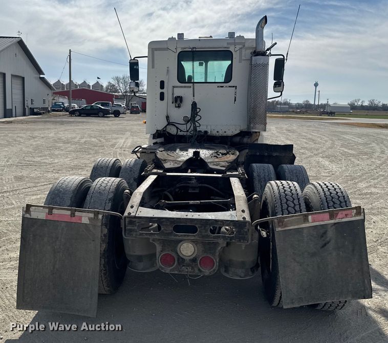 image for item EU6408 2001 Freightliner Columbia semi truck