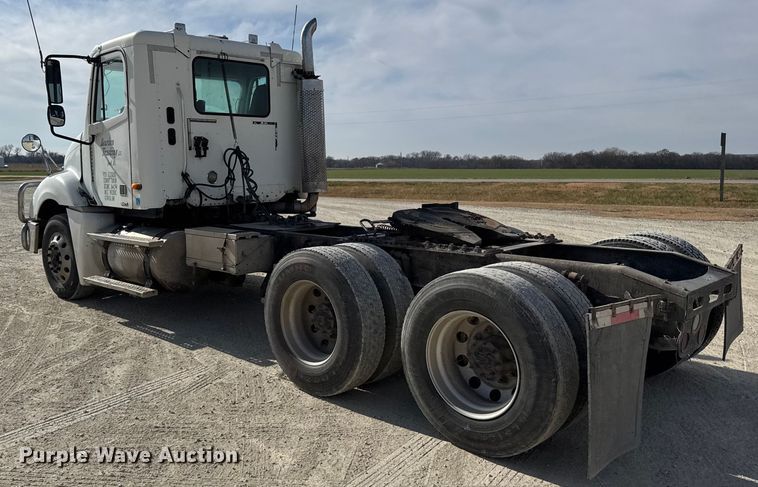 image for item EU6408 2001 Freightliner Columbia semi truck