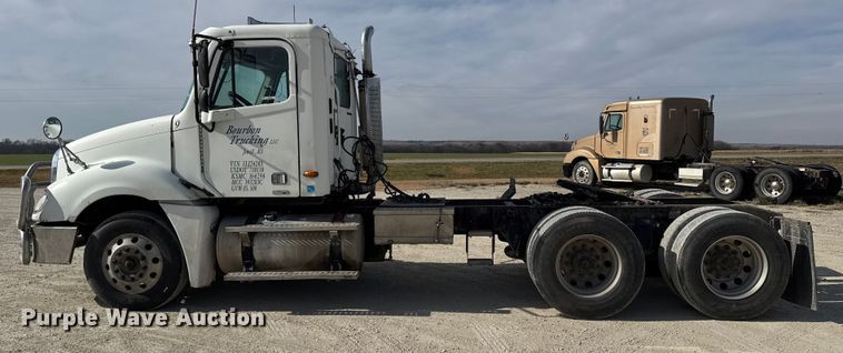 image for item EU6408 2001 Freightliner Columbia semi truck