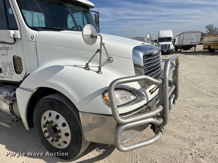 image for item EU6408 2001 Freightliner Columbia semi truck