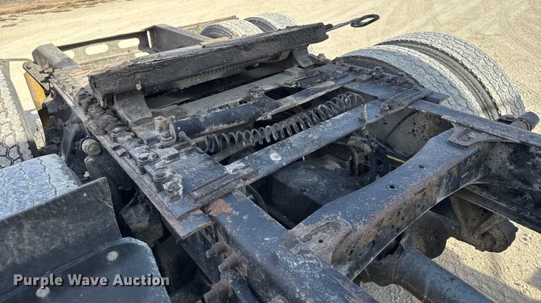 image for item EU6408 2001 Freightliner Columbia semi truck