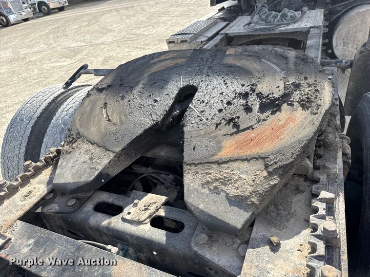 image for item EU6408 2001 Freightliner Columbia semi truck