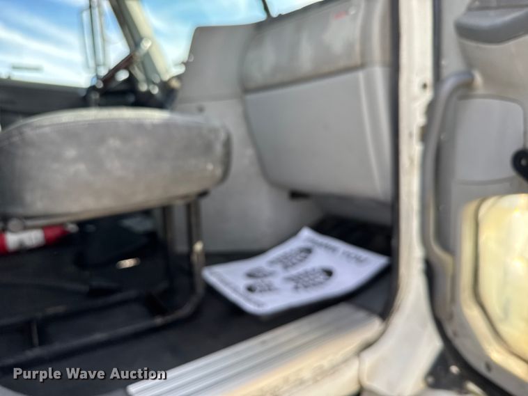 image for item EU6408 2001 Freightliner Columbia semi truck