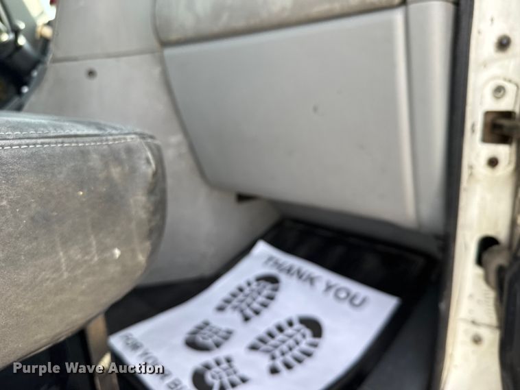 image for item EU6408 2001 Freightliner Columbia semi truck