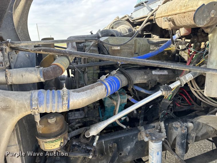 image for item EU6408 2001 Freightliner Columbia semi truck