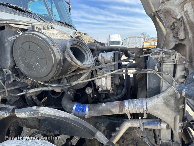 image for item EU6408 2001 Freightliner Columbia semi truck