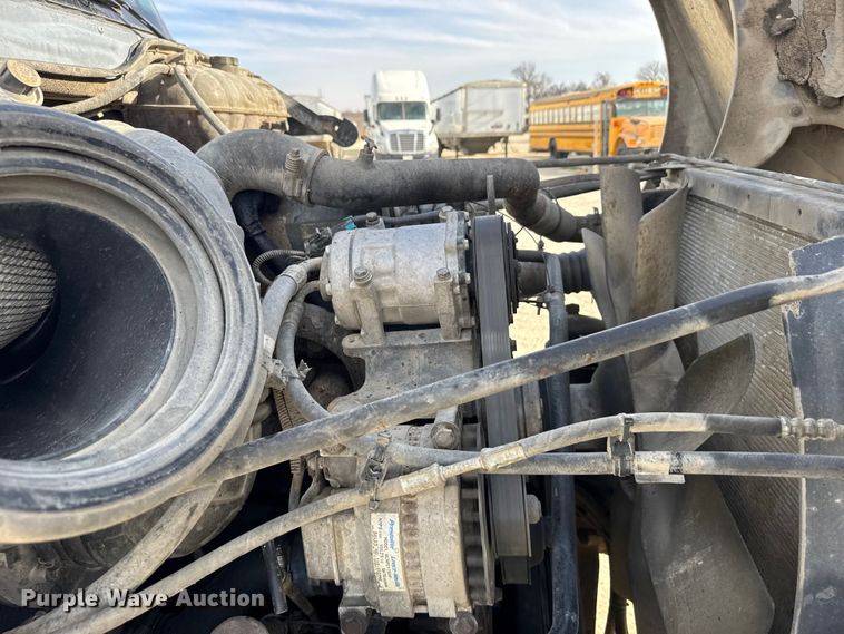 image for item EU6408 2001 Freightliner Columbia semi truck