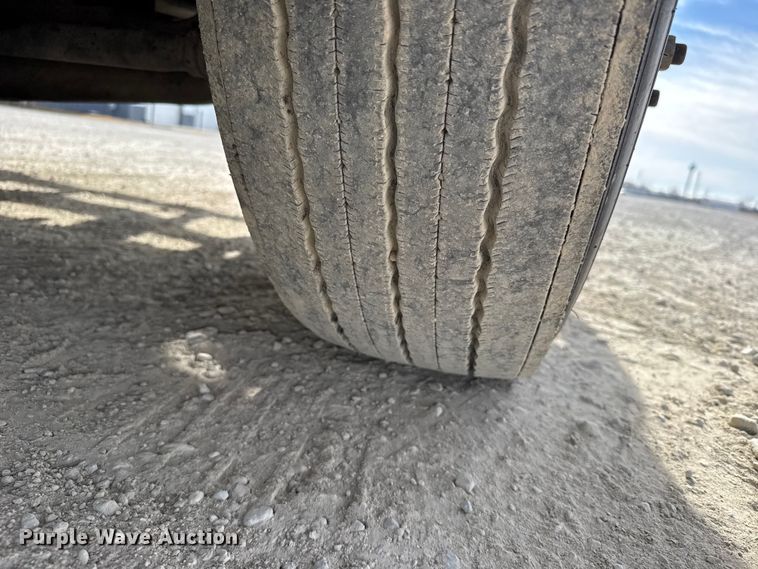 image for item EU6408 2001 Freightliner Columbia semi truck