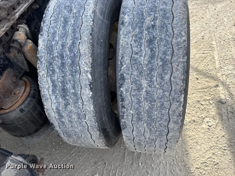 image for item EU6408 2001 Freightliner Columbia semi truck