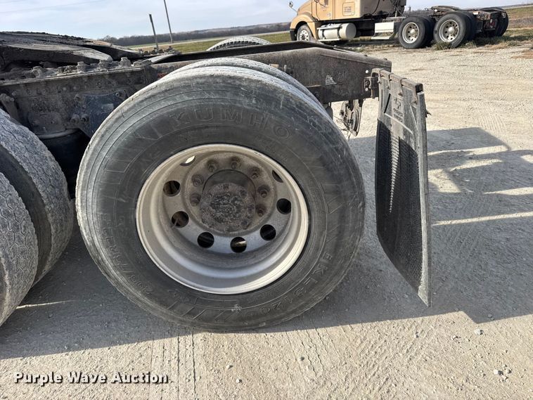 image for item EU6408 2001 Freightliner Columbia semi truck