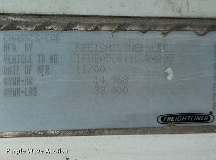 image for item EU6408 2001 Freightliner Columbia semi truck