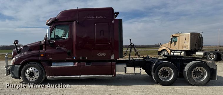 image for item EU6409 2011 Freightliner Cascadia semi truck