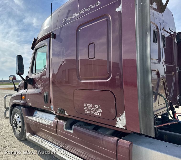 image for item EU6409 2011 Freightliner Cascadia semi truck