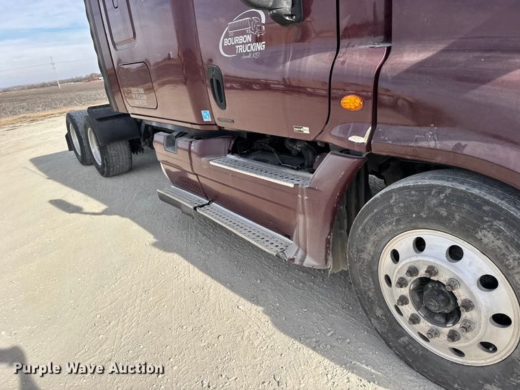 image for item EU6409 2011 Freightliner Cascadia semi truck