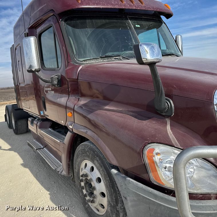 image for item EU6409 2011 Freightliner Cascadia semi truck