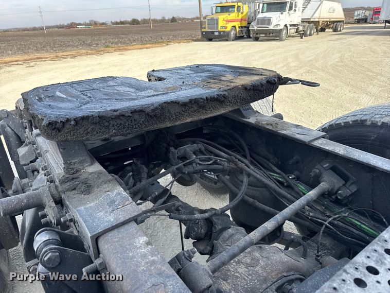 image for item EU6409 2011 Freightliner Cascadia semi truck