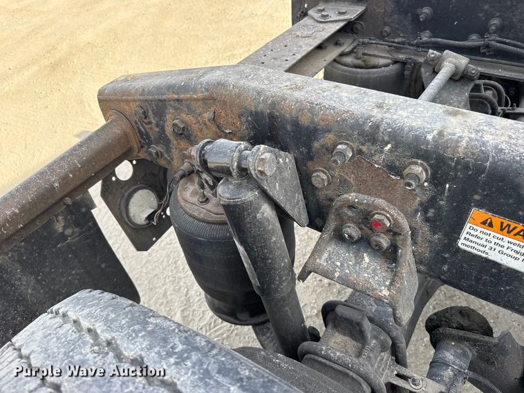 image for item EU6409 2011 Freightliner Cascadia semi truck