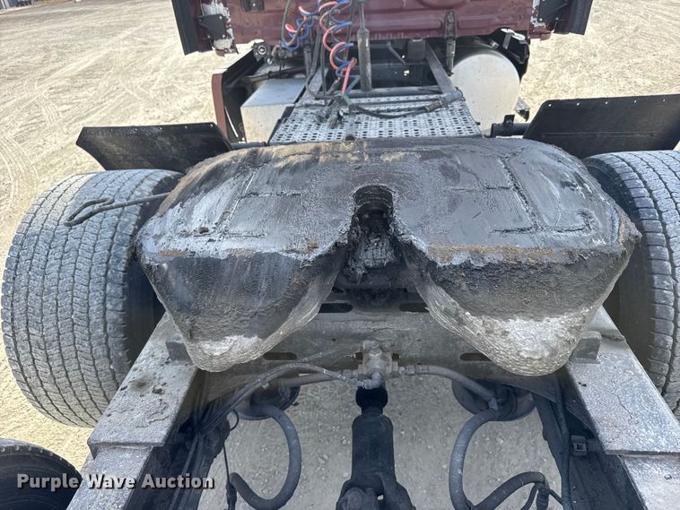 image for item EU6409 2011 Freightliner Cascadia semi truck