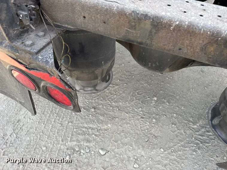 image for item EU6409 2011 Freightliner Cascadia semi truck