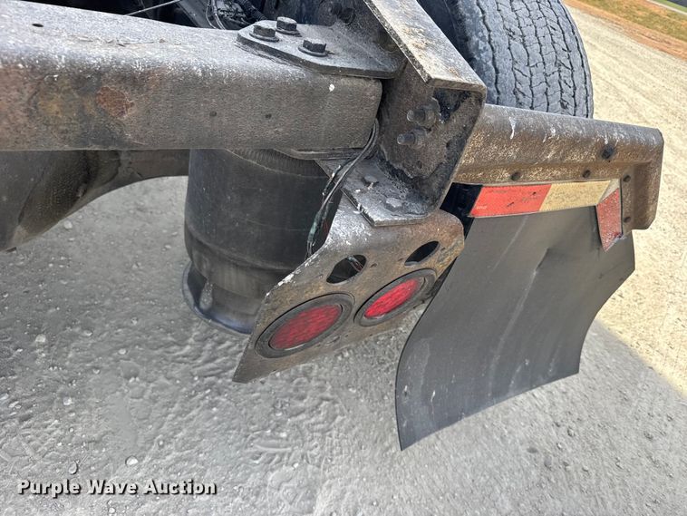 image for item EU6409 2011 Freightliner Cascadia semi truck