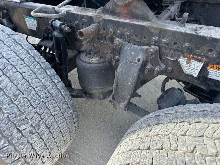 image for item EU6409 2011 Freightliner Cascadia semi truck