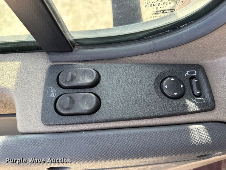 image for item EU6409 2011 Freightliner Cascadia semi truck