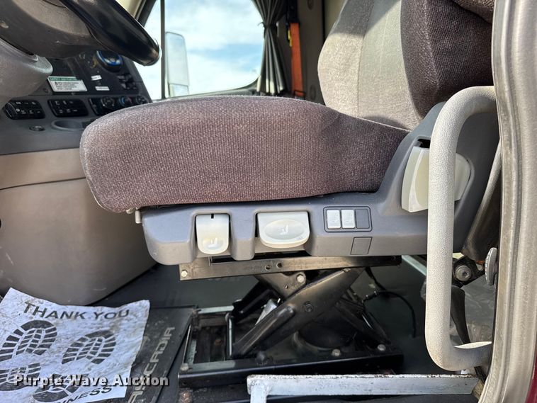 image for item EU6409 2011 Freightliner Cascadia semi truck