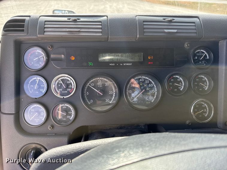 image for item EU6409 2011 Freightliner Cascadia semi truck