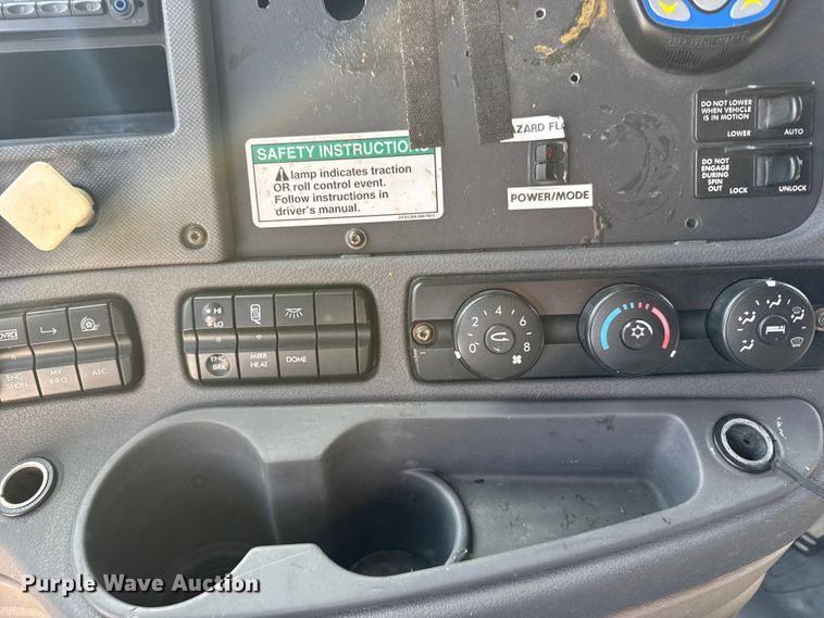 image for item EU6409 2011 Freightliner Cascadia semi truck