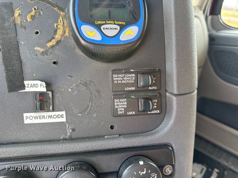 image for item EU6409 2011 Freightliner Cascadia semi truck