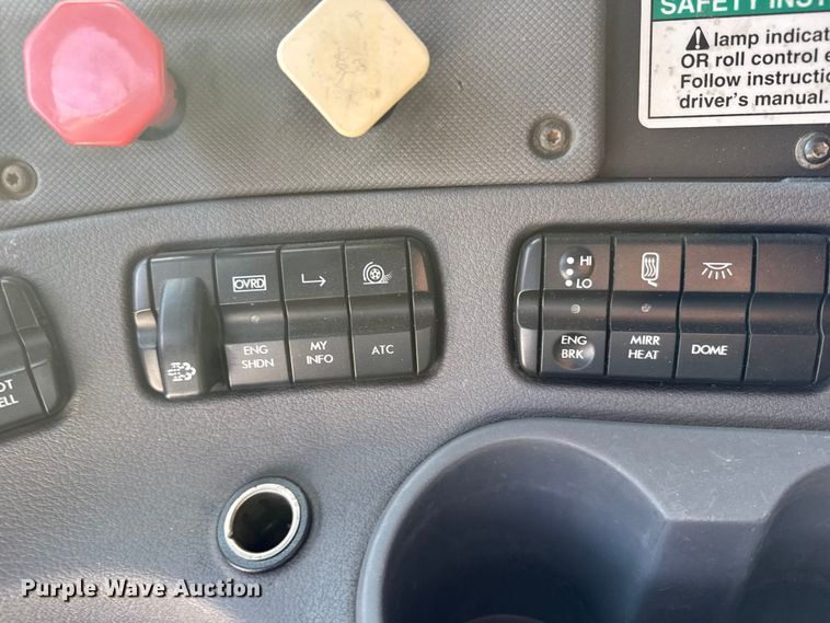 image for item EU6409 2011 Freightliner Cascadia semi truck