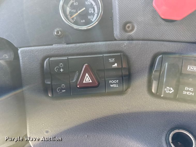 image for item EU6409 2011 Freightliner Cascadia semi truck