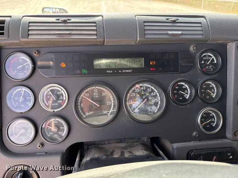 image for item EU6409 2011 Freightliner Cascadia semi truck