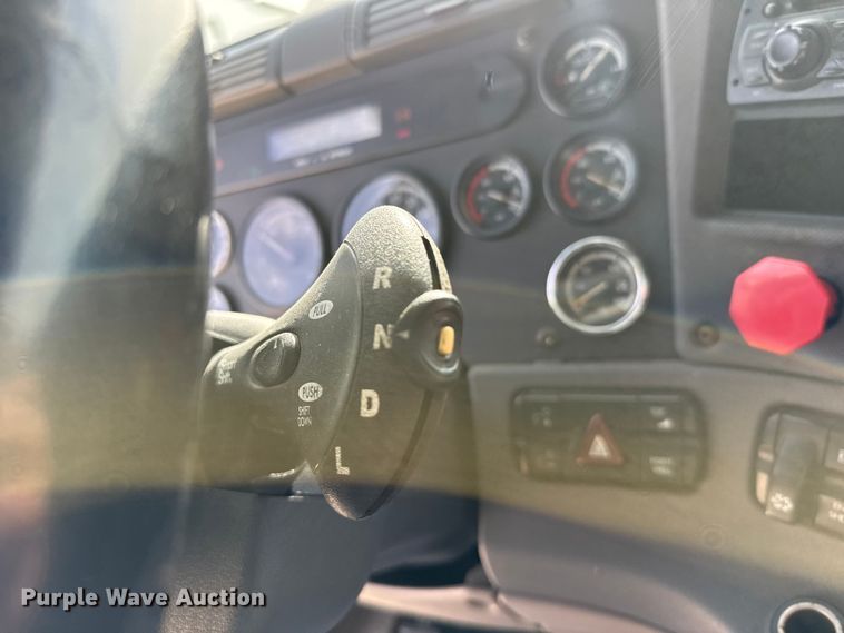 image for item EU6409 2011 Freightliner Cascadia semi truck