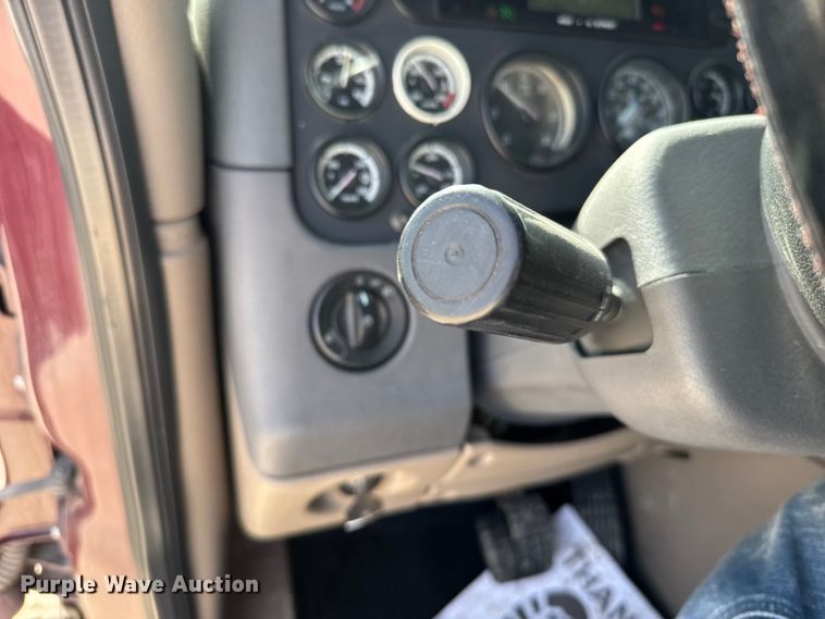 image for item EU6409 2011 Freightliner Cascadia semi truck