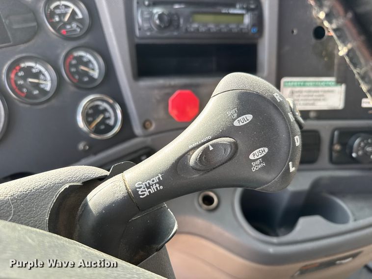 image for item EU6409 2011 Freightliner Cascadia semi truck