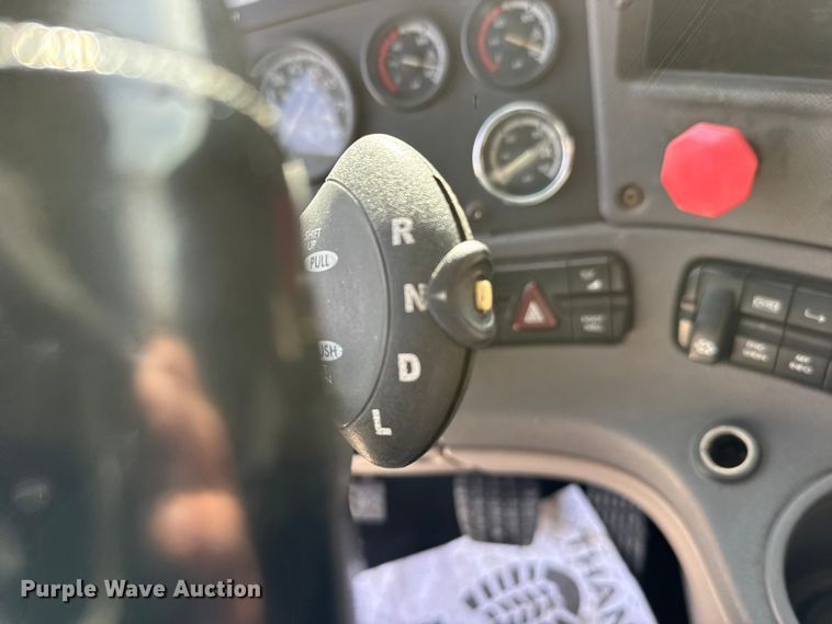 image for item EU6409 2011 Freightliner Cascadia semi truck