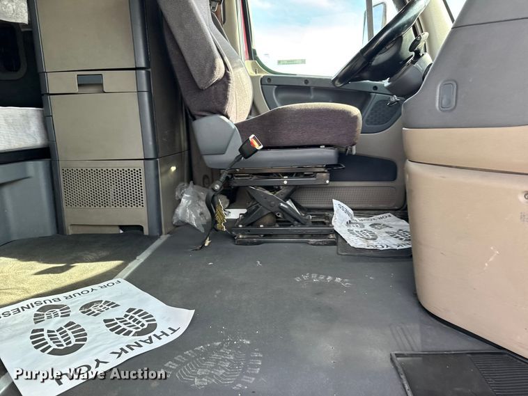 image for item EU6409 2011 Freightliner Cascadia semi truck