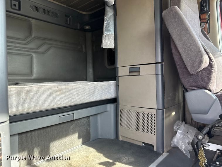 image for item EU6409 2011 Freightliner Cascadia semi truck