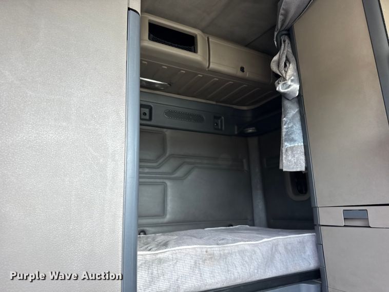 image for item EU6409 2011 Freightliner Cascadia semi truck