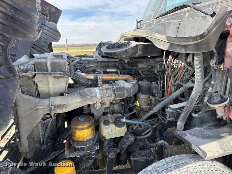 image for item EU6409 2011 Freightliner Cascadia semi truck