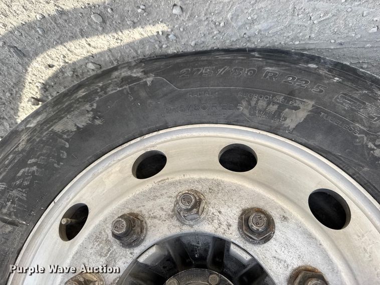 image for item EU6409 2011 Freightliner Cascadia semi truck